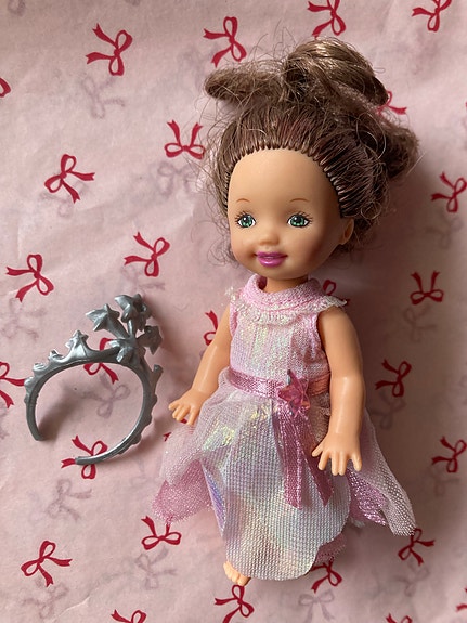 2005 Barbie Magic of Pegasus Pegasoksen Taika Shelly Kelly Nukke Annikka Crown