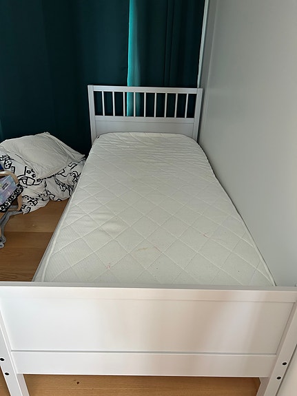 IKEA lastensänky harmaa