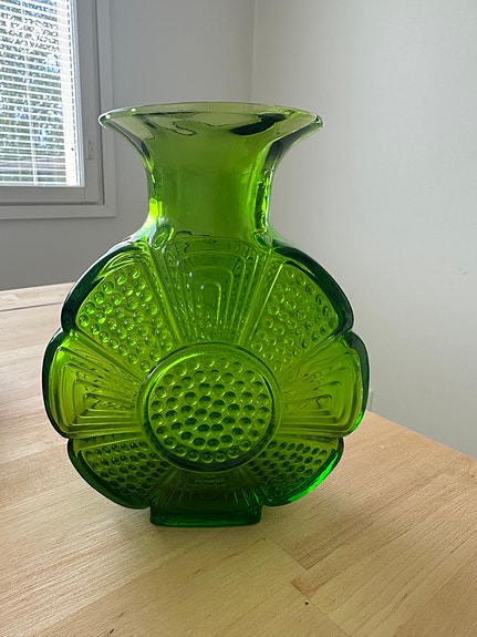 Riihimäen Lasi Amuletti 1732, Tamara Aladin.