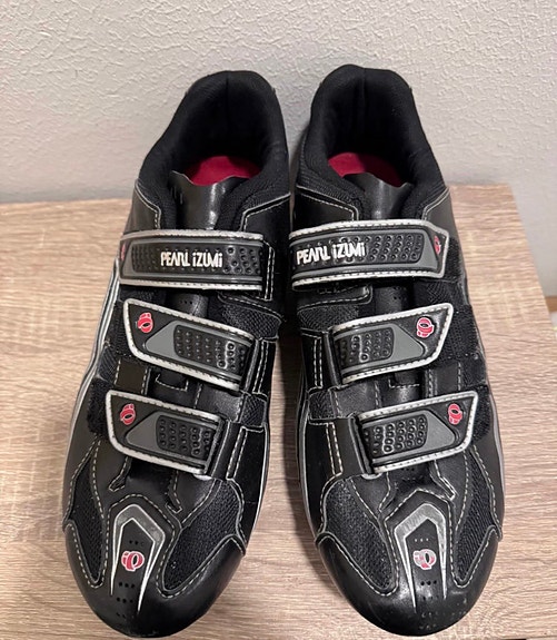 Pearl Izumi pyöräilykengät koko 46  vastaa 44 musta