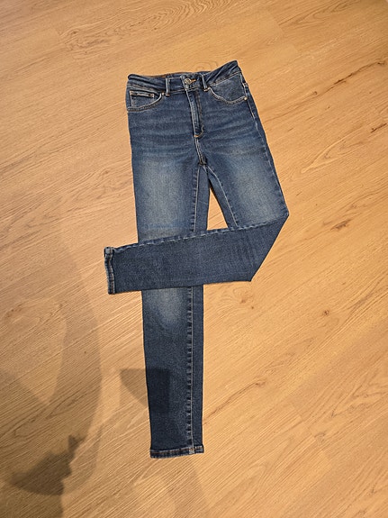 Bikbokin laadukkaat Never denim farkut S kokoiselle