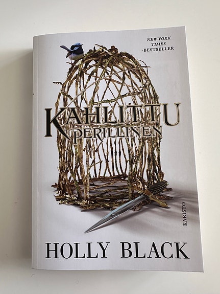 Holly Black: Kahlittu perillinen - kirja