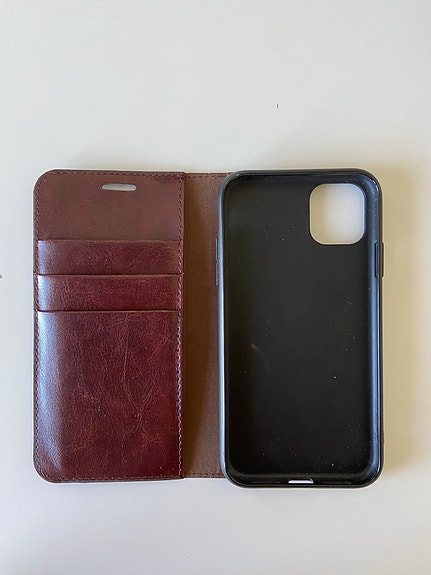 iPhone 11 lompakkokotelo ruskea