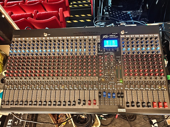 Peavey digitaalinen mikseri