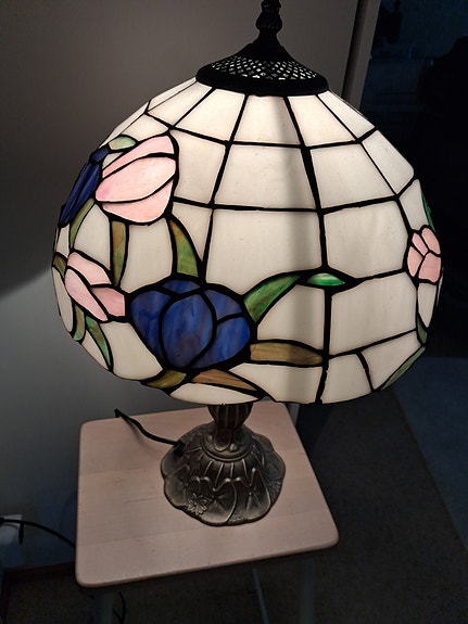 Tiffany pöytälamppu