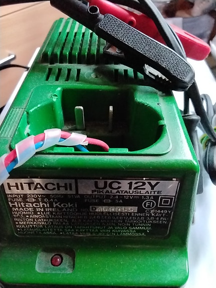 Hitachi UC 12Y akkulaturi 12V