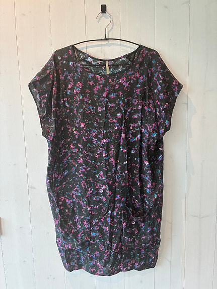 Hugo Boss mekko, koko S