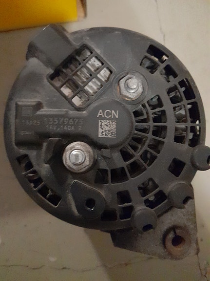 Laturi Opel  OEM 13579675