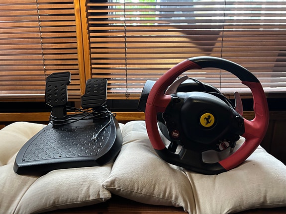 Thrustmaster Ferrari 458 Spider Racing Wheel (Xbox One)
