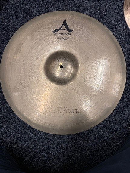 Zildjian A Custom Medium ride 21" käytetty