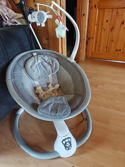 Beemoo sähkötoiminen sitteri/keinu