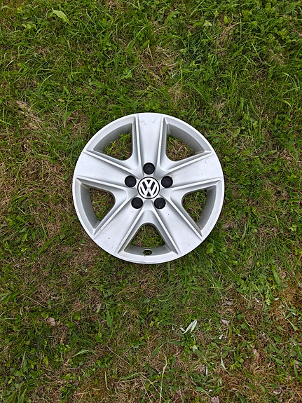 Volkswagen pölykapseli 16"
