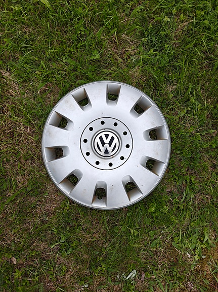 Volkswagen pölykapseli 16"