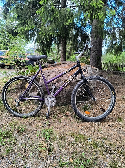 28-Vaihteinen 26" Raleigh Vixen maastopyörä