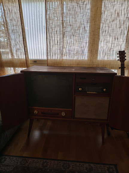vintage TV-radiokonsoli (100% sisustukseen)