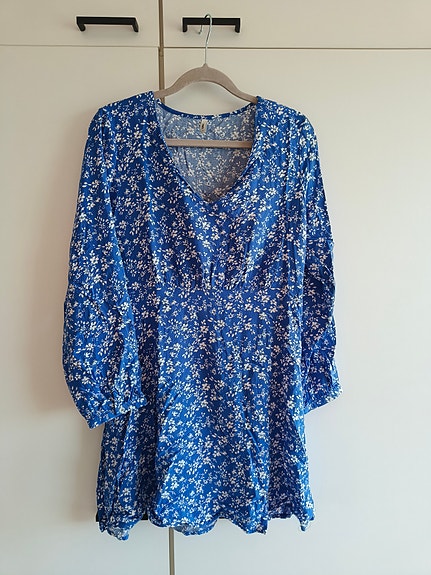 Sininen mekko