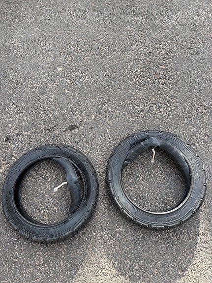 12" rengas ja sisärengas (2 kpl) potkulaudalle / pienelle ajoneuvolle