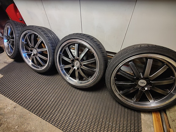 O: 235/35 R19 kesärenkaita 2 kpl