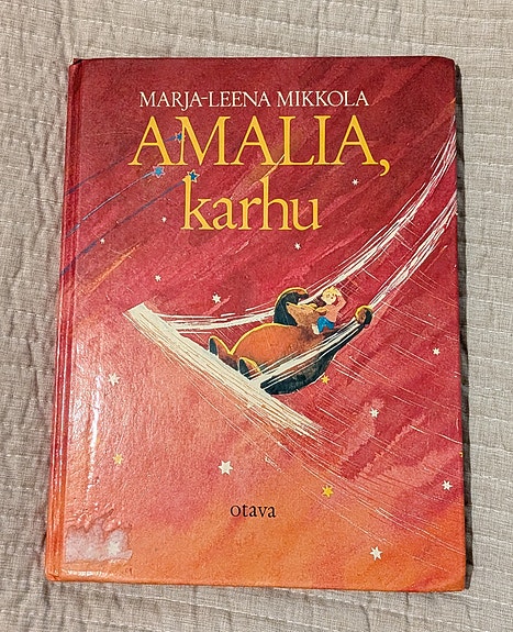Marja-Leena Mikkola: Amalia, karhu (Otava) lastenkirja