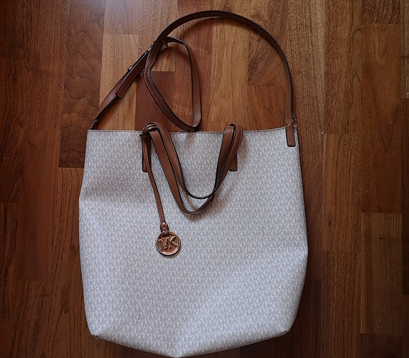 Michael Kors naisten laukku