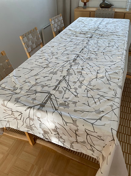 Marimekko Lumimarja pöytäliina
