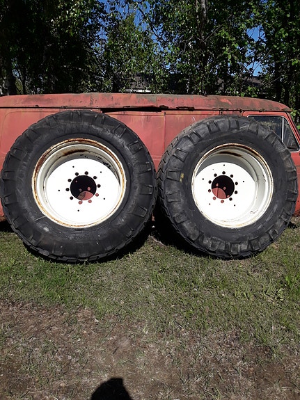 Valmet osia renkaita ym.