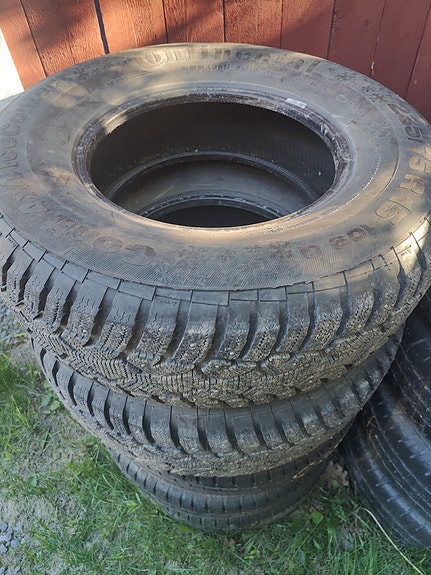 Nastarenkaat 2 kpl 235/75R15