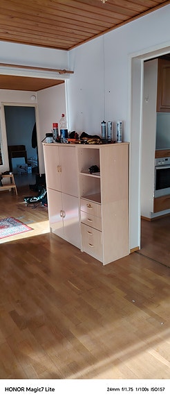 Hyllykaappi massiivipuu
