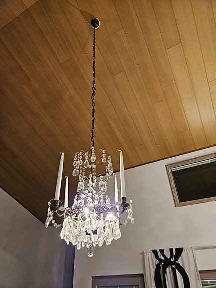 Kustavilaistyylinen antiikkinen kattokruunu