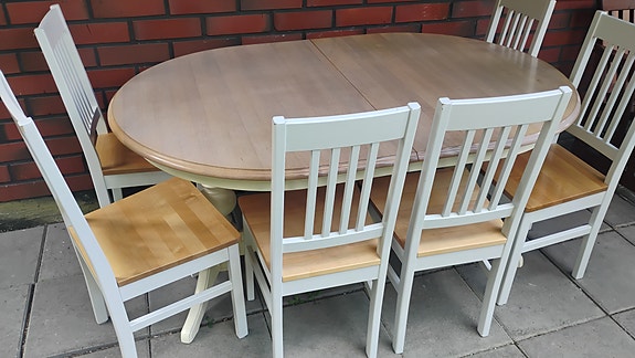Ruokapöytä ja 6 tuolia