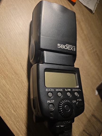 Canon Speedlite 580EX II kameran salama