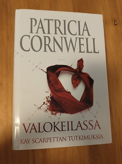 Patricia Cornwell: Valokeilassa
