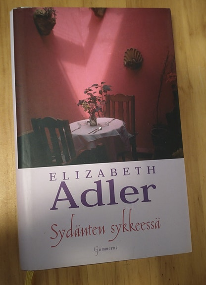Elizabeth Adler: Sydänten sykkeessä