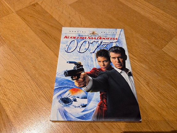 James Bond 007 Kuolema saa odottaa elokuva DVD