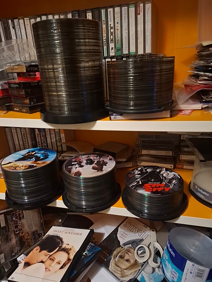 Noin 300 dvd elokuvaa