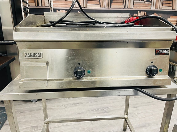 Zanussi suurtalouskeittiön liesi / uuni  JvTUKKU