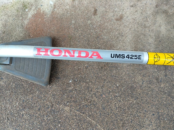 Honda UMS 425 trimmeri. 4-tahti