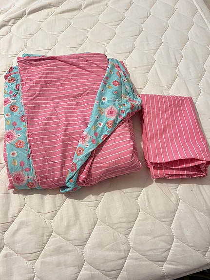 Pink floral bedding set (single)