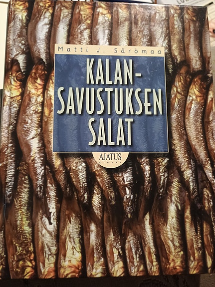 Matti J. Särömaa Kalan savustuksen salat -kirja