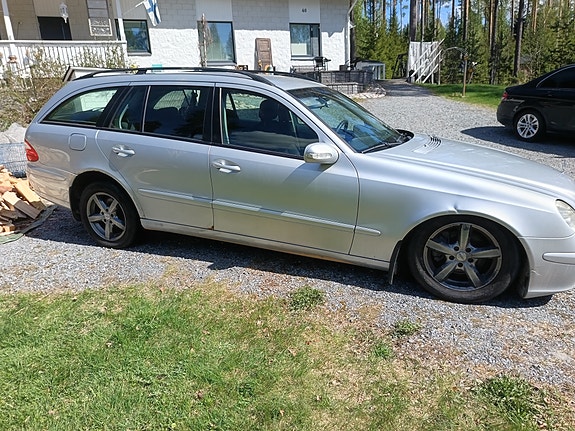 Mercedes Benz E 220 cdi