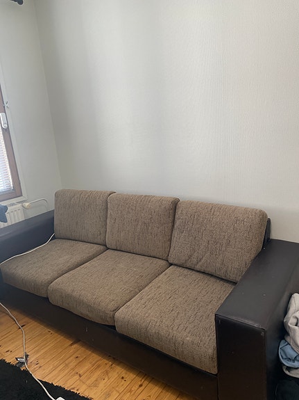 Hyväkuntoinen sohva