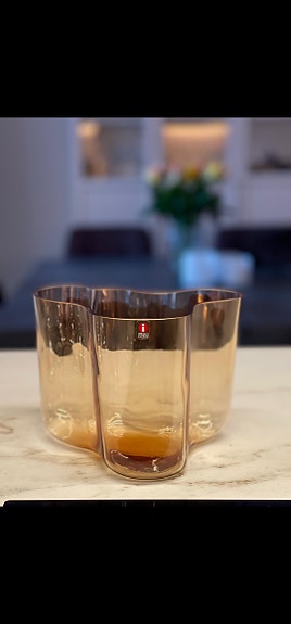 Juhlamalli, Signeerattu ALVAR AALTO IITTALA 1936-1996, muottiin puhallettu