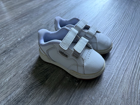 Adidas lenkkarit