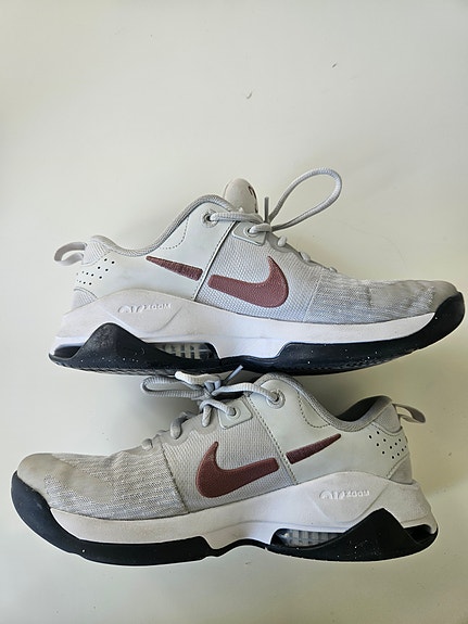 Naisten Nike Zoom Bella 6 lenkkarit koko 42