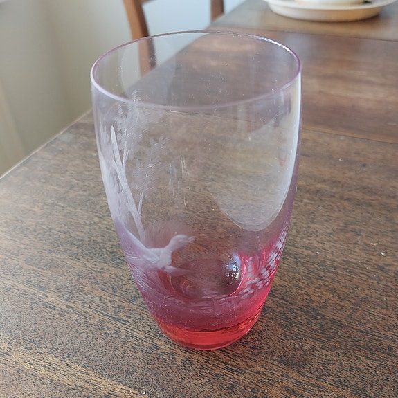 Vaalean punainen lasi