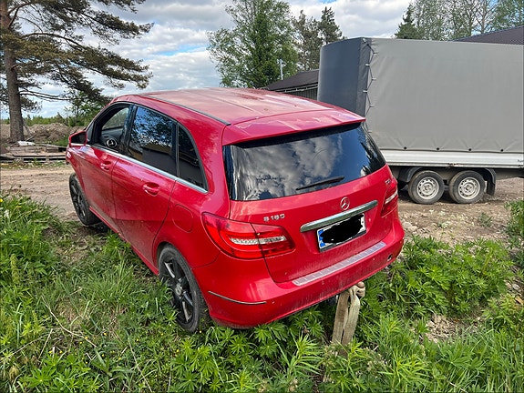 Mercedes-Benz B-sarja 2014 varaosat