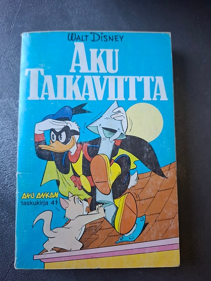 Aku Taikaviitta 1.painos.