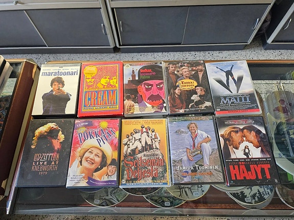 O: DVD- ja BlueRay elokuvat, sarjat