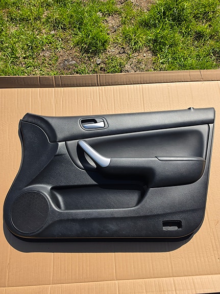 Honda Accord etuoikea ovipahvi / oven sisäverhoilu (2003–2007) – NH167L