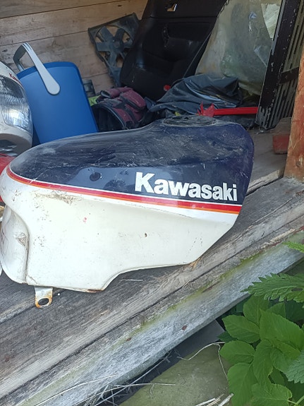 Kawasaki gpz 500 tankki